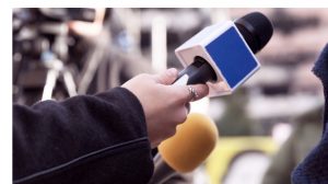 Si e inkurajon dhe mbështet media, luftën politike