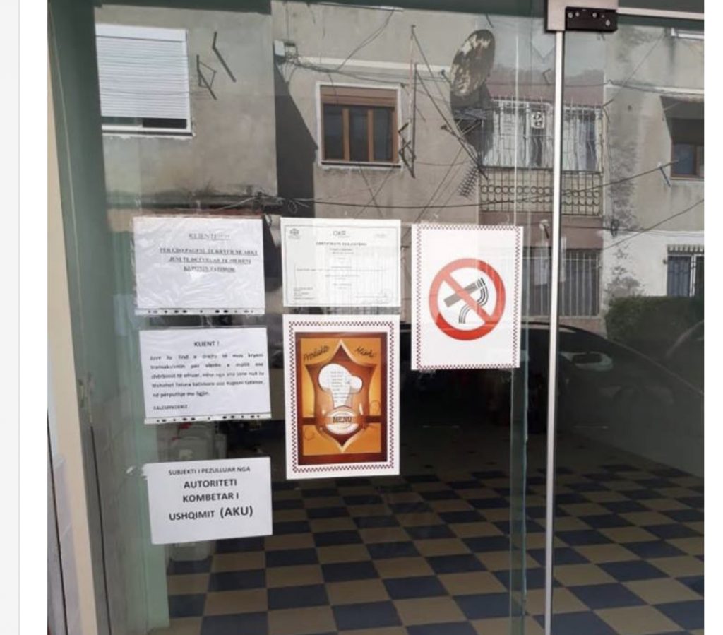 AKU mbyll dhe gjobit disa subjekte pranë shkollave, çfarë u gjet në produktet ushqimore