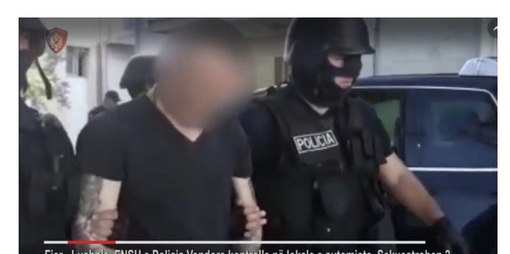 Emri/ Kapet i “forti” i Fierit, me dy pistoleta dhe shpatë në lokal. Ja pse akuzohet