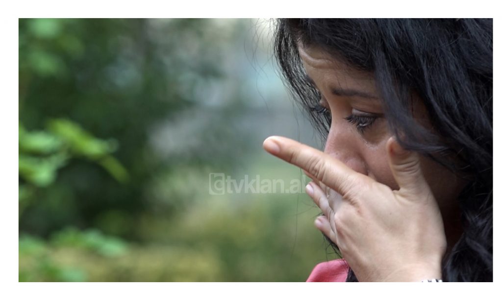 “Ik, hiqe kamerën…”, Edlira nuk i mban lotët pas refuzimit: Nëna më uroi vdekjen, kisha nevojë për të…