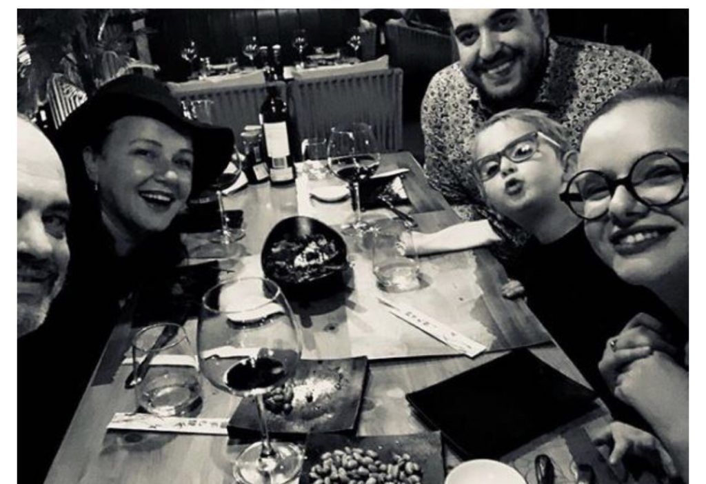 Rama prezanton familjen e plotë në instagram!