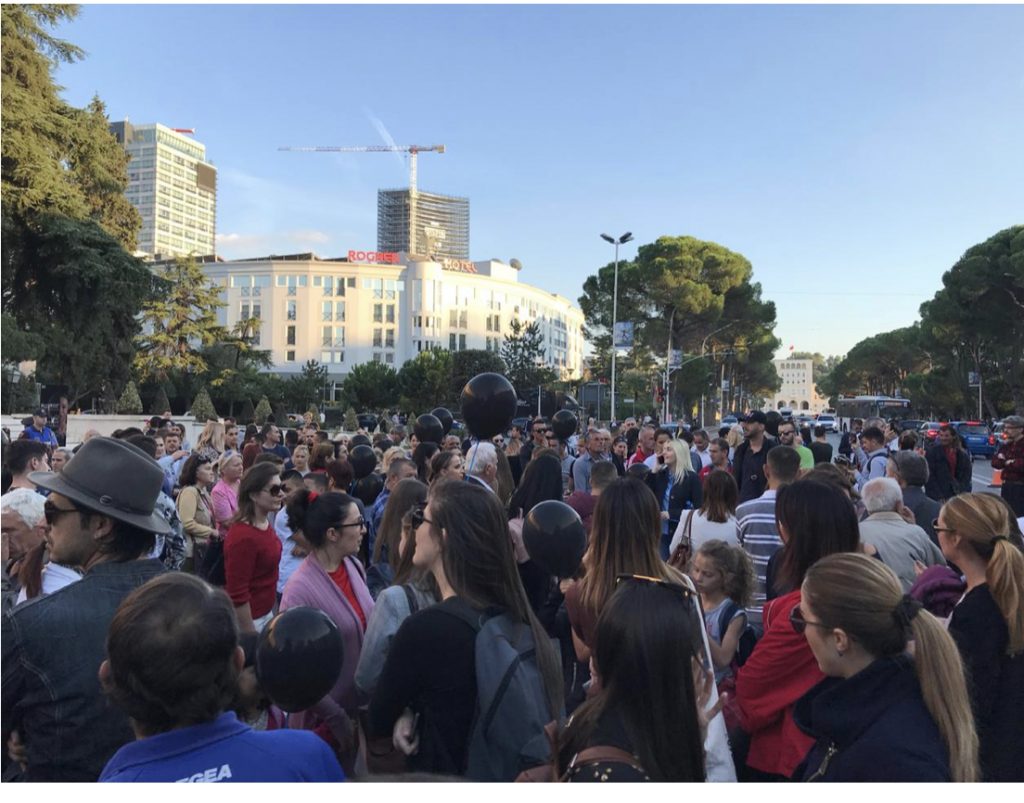 VIDEO/Protesta për Xhisielën, çfarë po ndodh te Kryeministria!