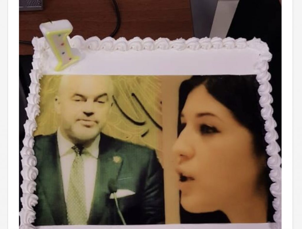 Gazetarja që tërboi  Ramën dhe braktisi konferencën e shtypit  feston 25-vjetorin, merr urimin më të veçantë në jetën e saj