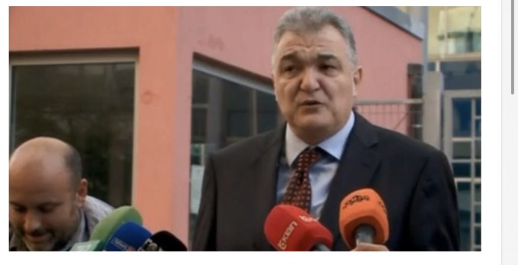 Jetmir Olldashi dhe avokati i tij shkojnë në Prokurori: Nuk gjetëm njeri këtu, donim të dorëzonim…