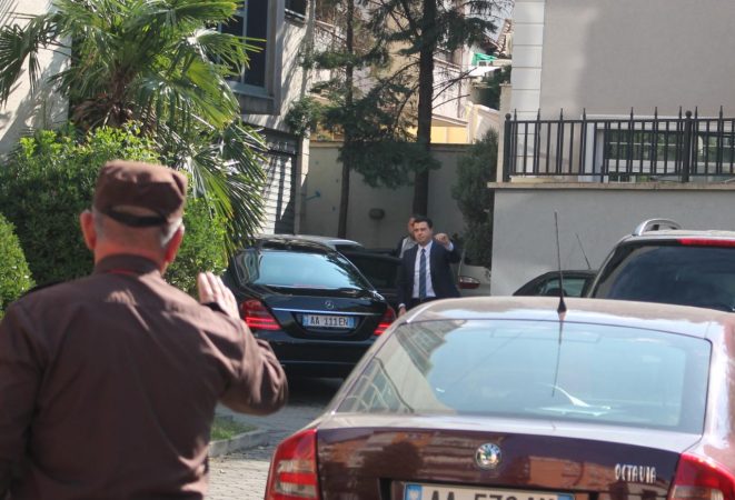 Akuzat ndaj Ballës, Basha mbërrin tek Prokuroria e Tiranës