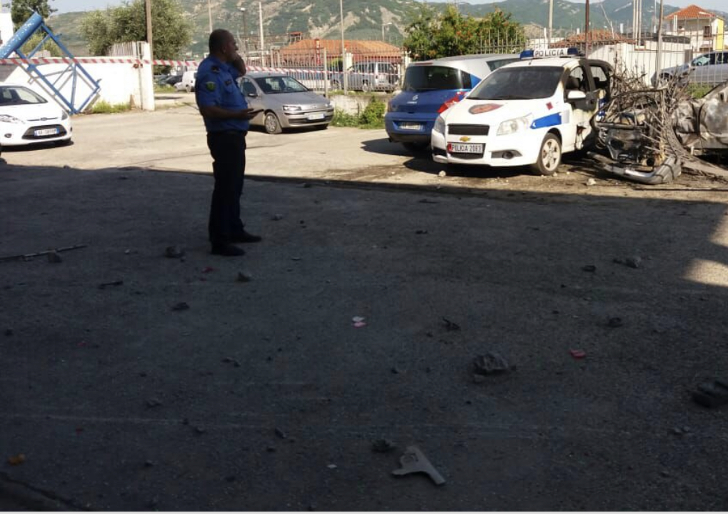 Aksident i trefishtë, përplaset edhe autobusi. Dy të plagosur, njëri rëndë për jetën