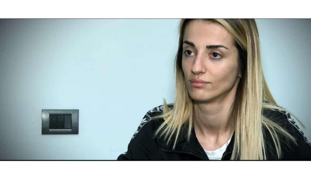 Zbulohet FOTO/ Kush është Xhisela vajza që “tronditi” politikën dhe median