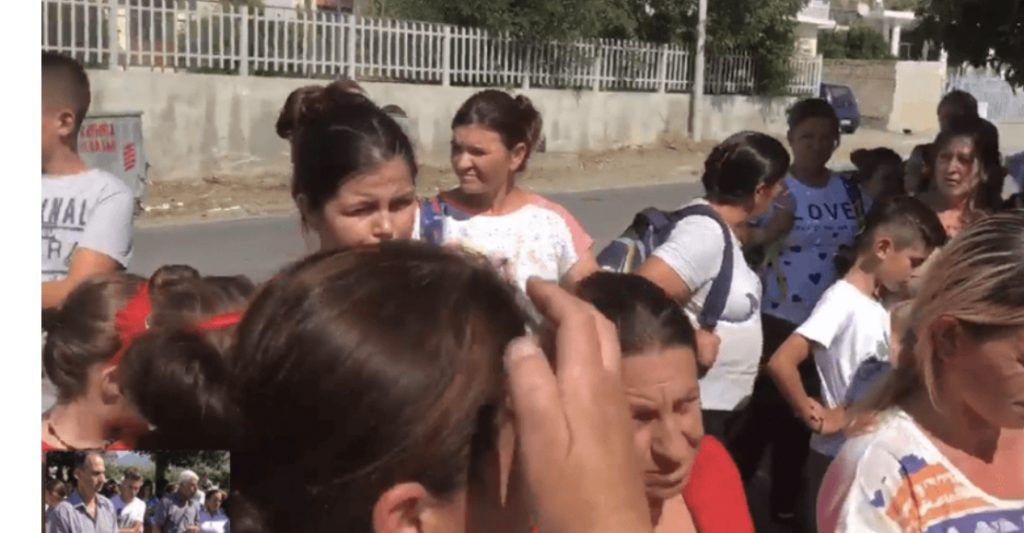 Protesta për shkollën në Mengel të Elbasanit, lirohet pas 6 orësh rruga, paralajmërohen protesta dhe nesër