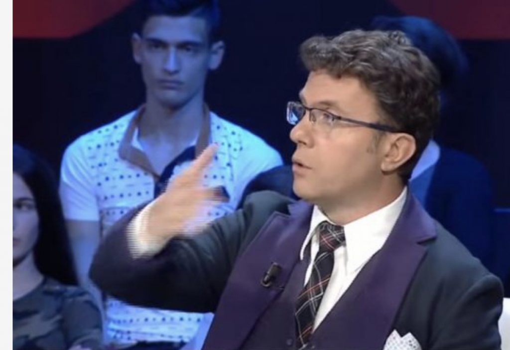 Laert Vasili :” Shqiptarët bëhen grekë për pensione”
