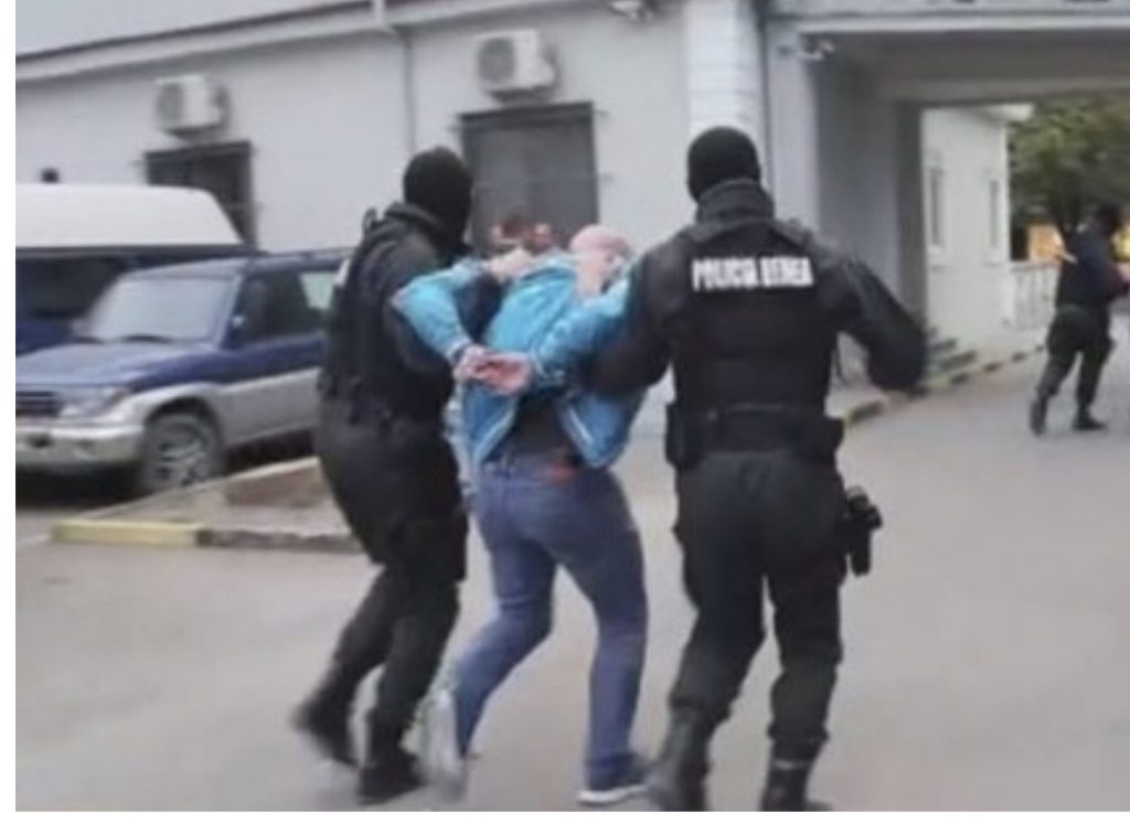 “Fshehe atë m… atje”, zbardhen rolet e tre policëve që ndihmonin Avdylajt