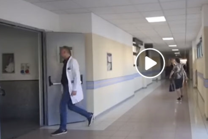 Rama “qeras” kritikët me këtë video