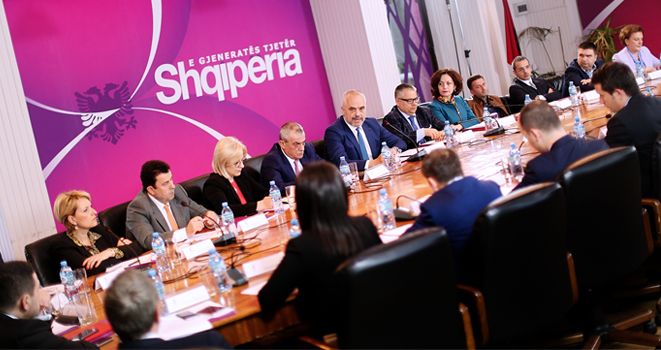 Drejtorët në shënjestër, Rama mbledh kryesinë dhe grupin