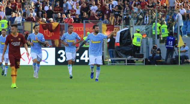Spal e trondit Romën duke e mposhtur në shtëpinë e vet