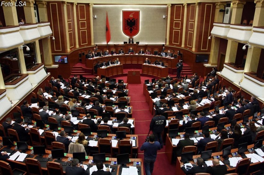 Miratimi në fshehtësi/ Socialistët e bëjnë veten të paprekshëm nga ligji