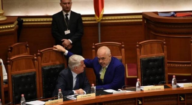 Parlamenti rrëzon dekretin e Metës për Teatrin Kombëtar, Majko bojkoton votimin!