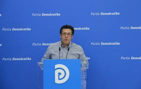 Reagon ashpë PD për shkarkimin e ish ministrit!