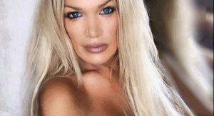 FOTO/ Njihuni me gjyshen më seksi në botë