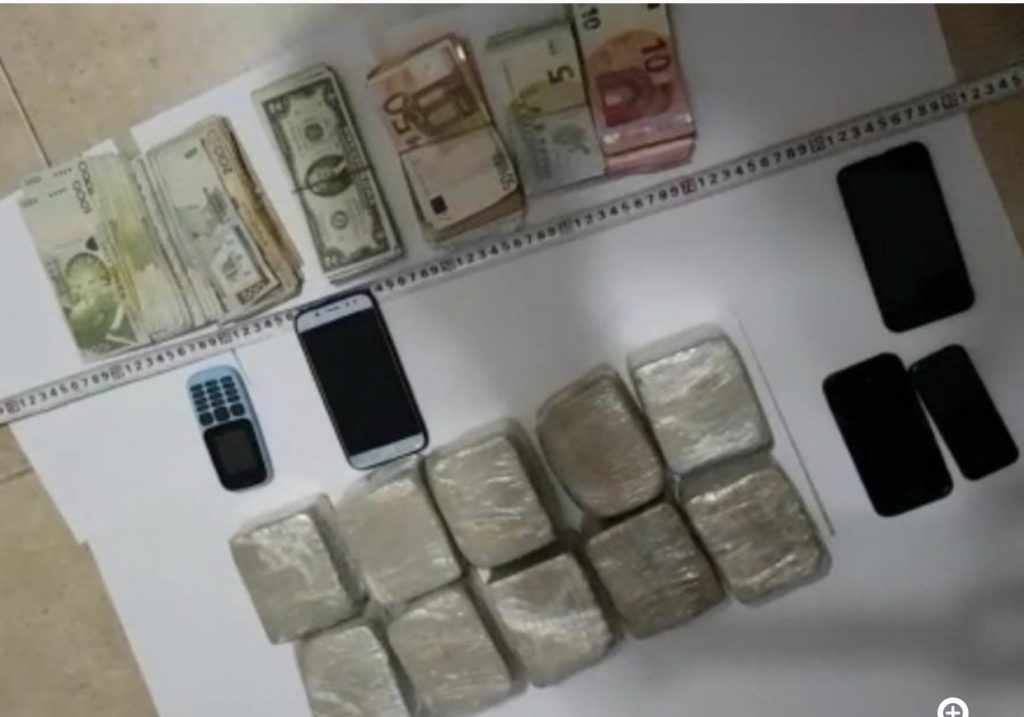 Durrës/  3 në pranga me  5 kilogramë heroinë