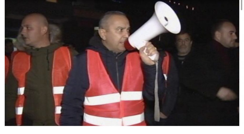Banorët e  Astirit protestë që ditën e parë të vitit të ri