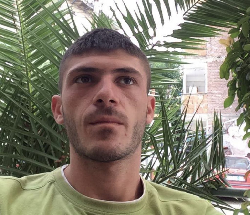 Ky person  vodhi bankën në Tepelenë dhe prej 3  vitesh sfidë  policisë