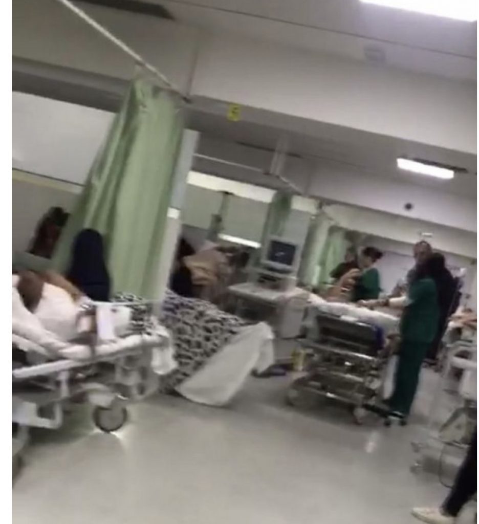 FOTOLAJM/Skandal në repartin e Kardiologjisë, pacientët i shtrojnë nëpër korridore