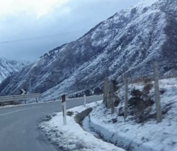 Si paraqitet situata e rrugëve të Shqipërisë pas reshjeve të borës