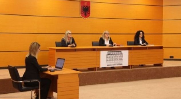 E pezulloi Adriatik Llalla në 2017-n, prokurorja Alma Muça sot para Vettingut