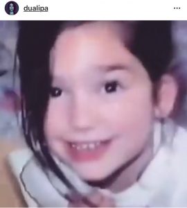 VIDEO/Dua Lipa publikon videon nga fëmijëria, u kërkon fansave të gjejnë se çfarë po flet në shqip