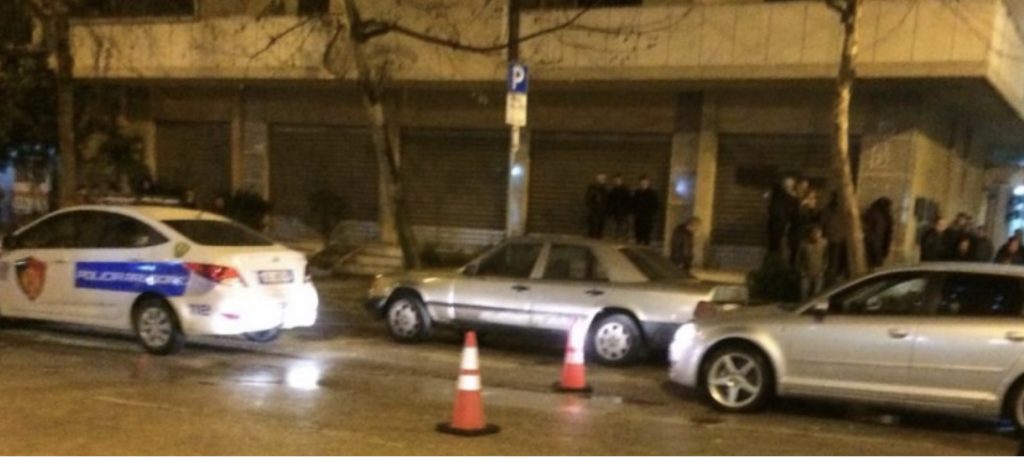 Policia jep detajet/ Të shtënat më Vlorë, një person në gjendje të rëndë (FOTO)