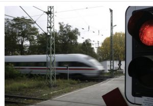Frankfurt, kërcënim me bombë, qindra të evakuar në tren