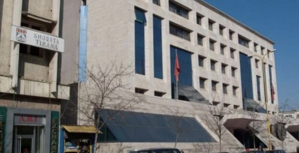 5 përmbaruesve të  “Zig” dhe “Star” , u hiqen licensa, dhe çohen për ndjekje penale