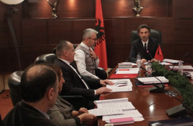 Fituan gjyqin ndaj Arta Markut, rikthimi i dy prokurorëve te Krimet e Rënda ndan KLP-në