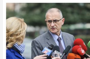 Vasili: Rama dhunoi Kushtetutën për oligarkët, tani ka surrat e flet për Presidentin
