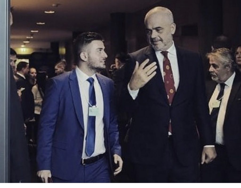 Presidenti dekreton ministrat e rinj, “pezull” 5 emrat që nuk janë deputetë