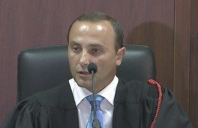 S’ka kaluar ende vetingun, kush është gjyqtari që dënoi sot Lulzim Bashën