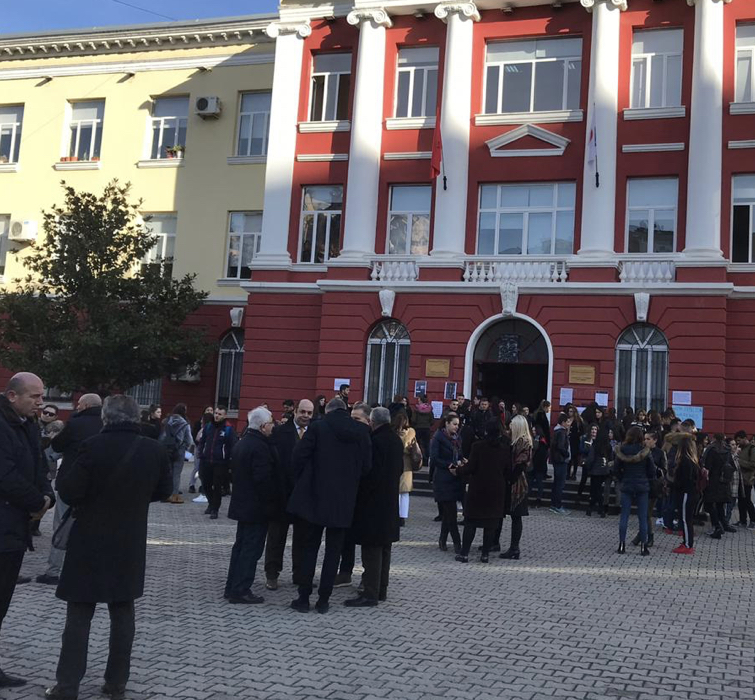 Mjaft më me llogje për arsimin e lartë!