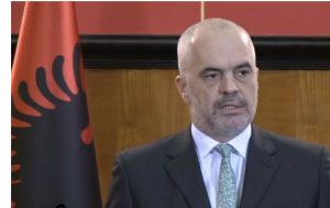 Protesta e studentëve, Rama sulmon pedagogët: Nuk duan të bëjnë mësim, rrinë kafeve