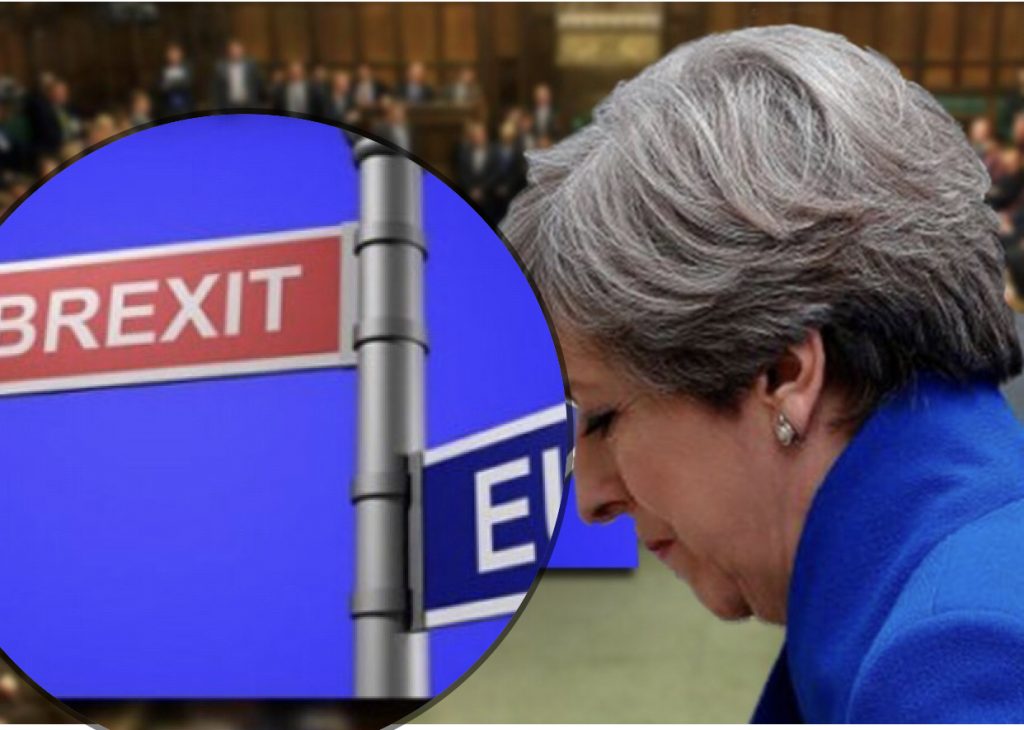 Një disfatë poshtëruese e Brexit, por May nuk do të tundet nga posti