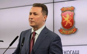 Nikolla Gruevski filmohet në  një qendër tregtare