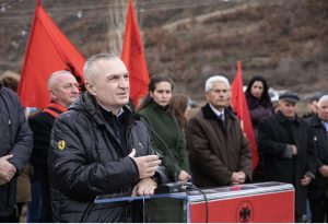 Presidenti Meta në Skrapar për 75-vjetorin e betejës së “Tendës së Qypit”: Sakrifica e dëshmorëve meriton nderim përjetë