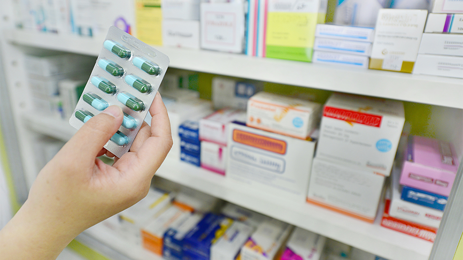EMRAT/ Mashtrimi me rimbursimet e barnave, policia ndalon dy farmacistët