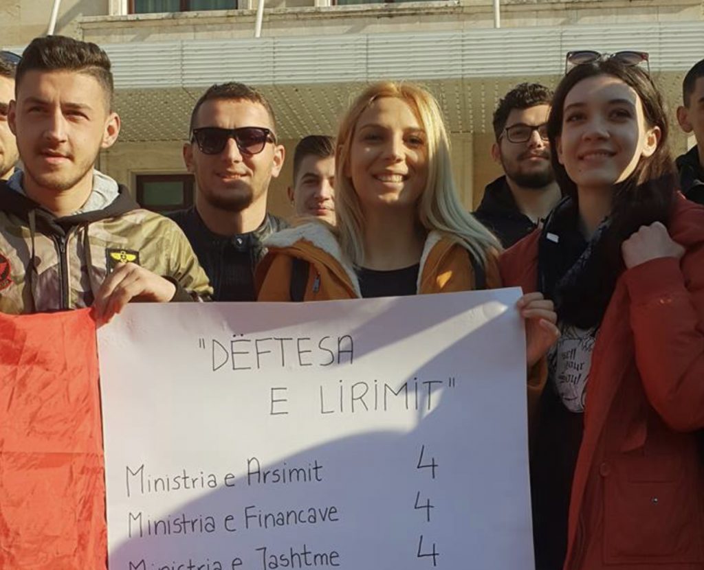 Protesta e studentëve/ Takim  në Qytet Studenti  për vijimin  e protestës nesër tek Kryeministria