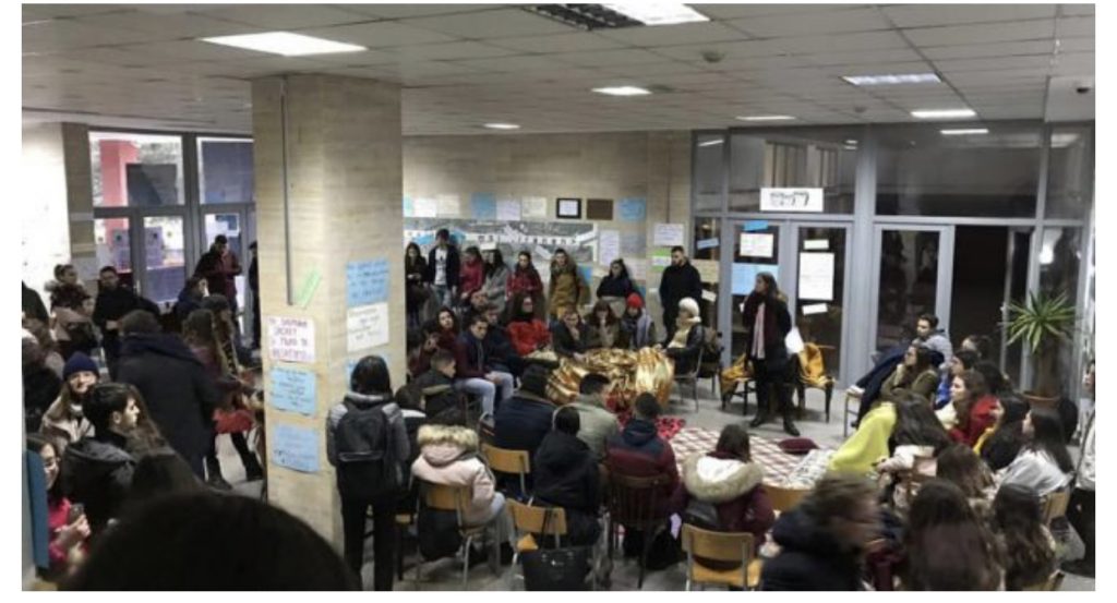 Protesta e studentëve, dekani i Filologjikut: Jemi me ju, dënojmë dhunën e policisë