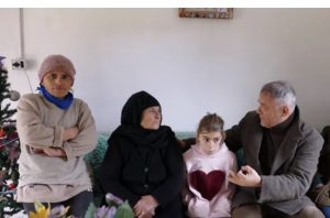 Video/ Edhe deputeti tjetër piktor bën bamirësi