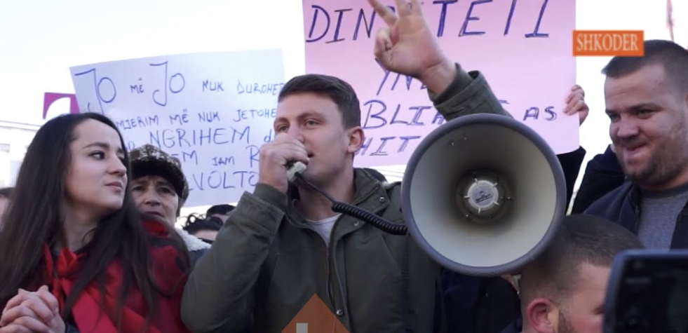Hajdut Gjiknuri dhe ndrikull Reformato, bëjnë presion pedagogëve