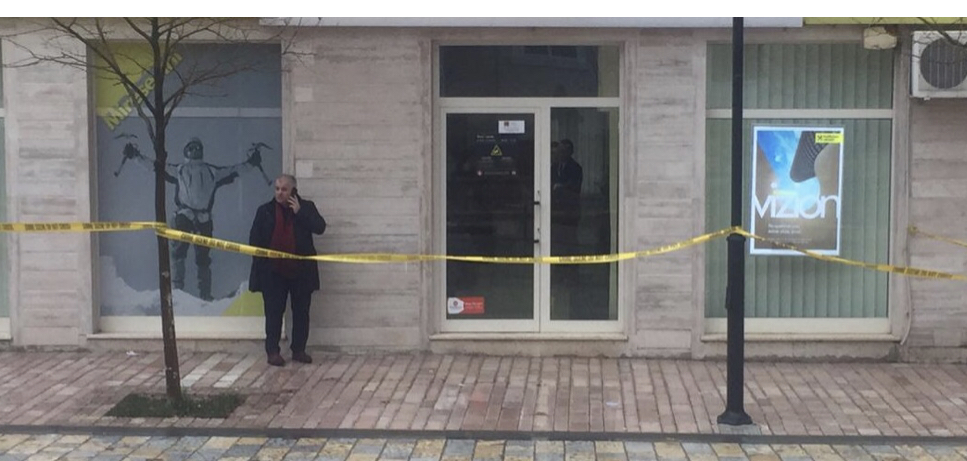 Grabitet një bankë në Tepelenë, policia ngre postblloqe në të gjitha akset