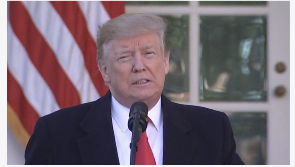 DONALD TRUMP NË KONFERENCË URGJENTE, MERR VENDIMIN E RËNDËSISHËM PËR QEVERINË
