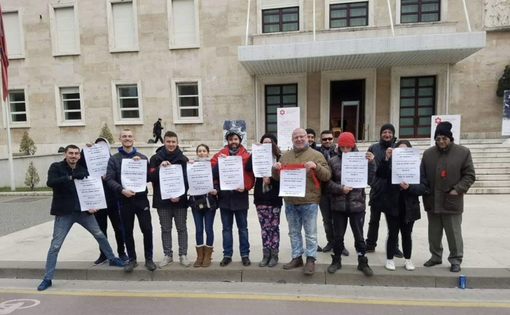 Edhe sot protestë simbolike para kryeministrisë