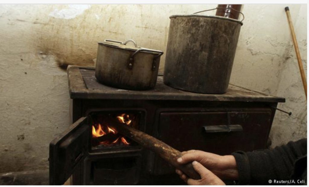 Të mbytur në borxhe dhe pa bukë, familja  në Fushë-Arrëz lutet për vaktin e radhës