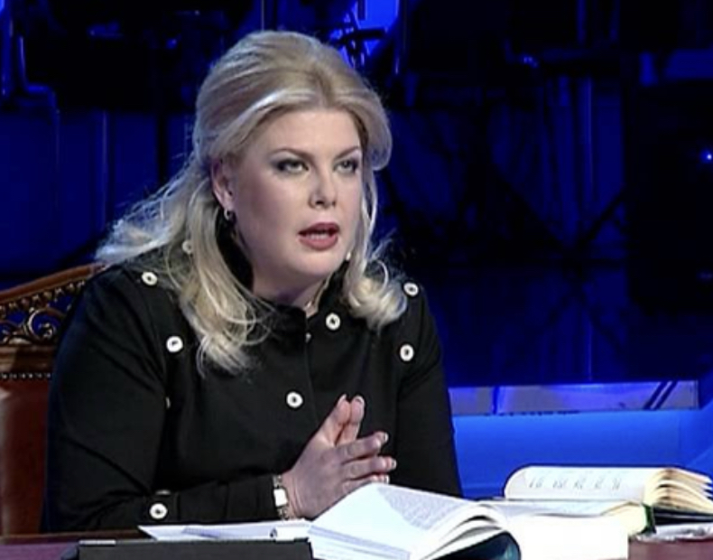 “Imoralë të neveritshëm, çapaçulë me komplekse impotence”, Eni Çobani mesazh të fortë pas skandalit me gjyqtarin që kërkonte seks